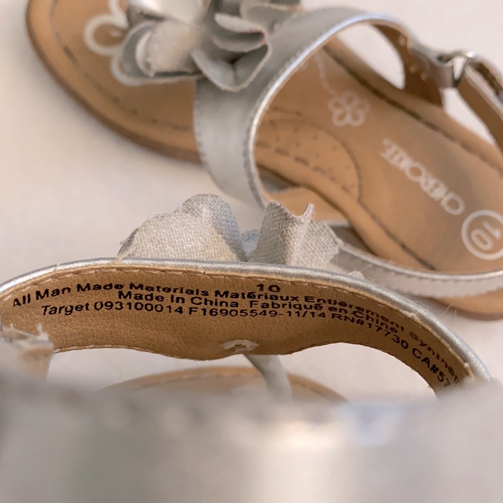{Target} Cherokee | Silver Flower Spring/Summer Side Closure Sandal (10) - Picture 9 of 13